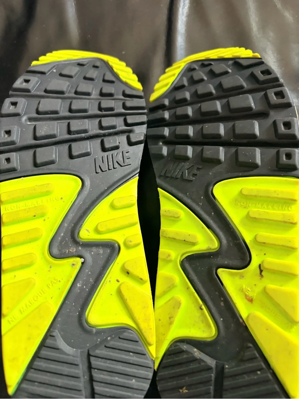 Nike Air Max  Kids White and Gray Sneakers with Neon Yellow Accents sz 7y no box